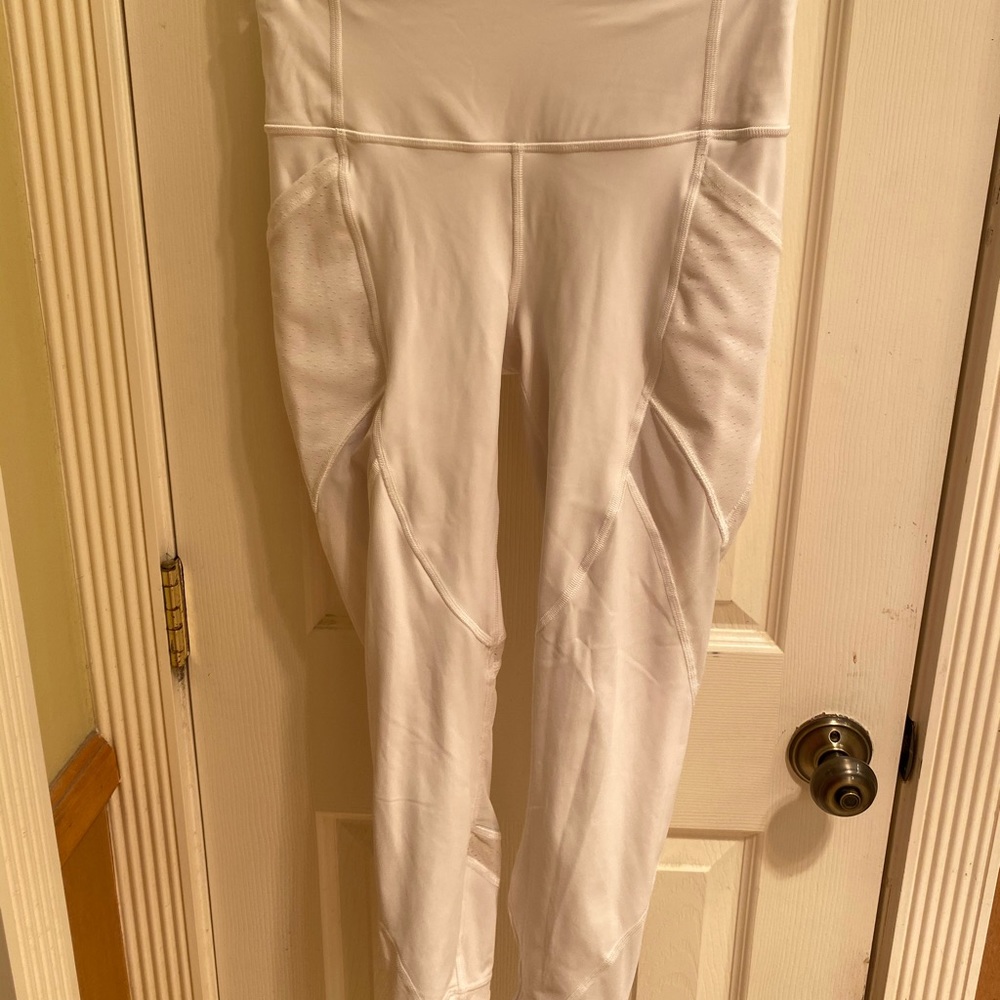 Lulu Lemon white workout leggings!